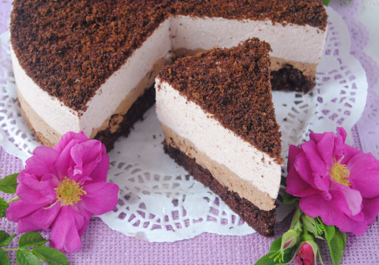 Czekoladowo-różany tort foto
