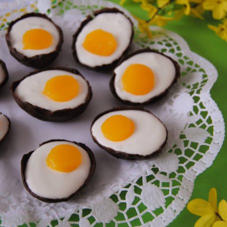 Krok 3 - Czekoladowo-śmietankowe jajeczka na Wielkanoc foto