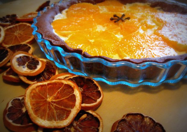 Fotografia przedstawiająca Czekoladowo - twarogowa tarta z pomarańczami
