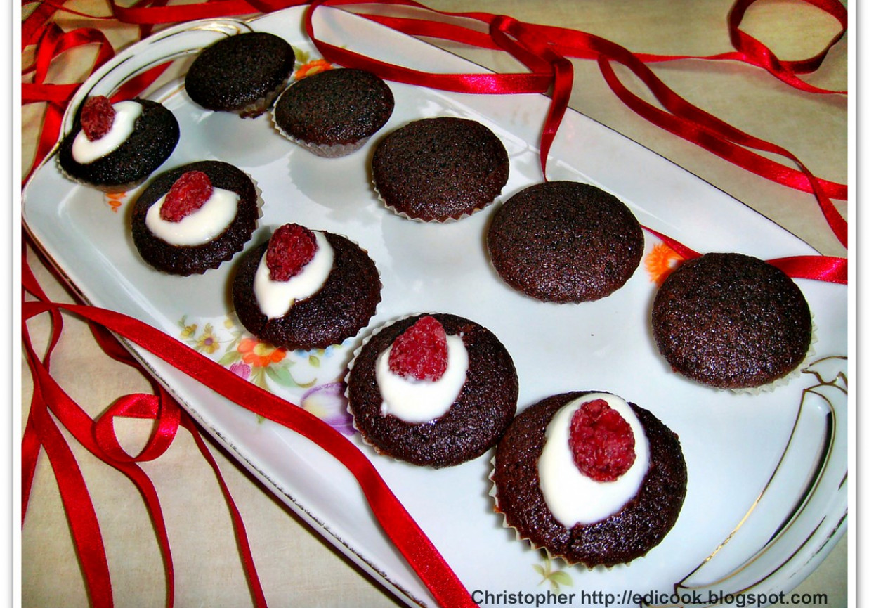 Czekoladowo-kardamonowe ciasteczka świąteczne. foto