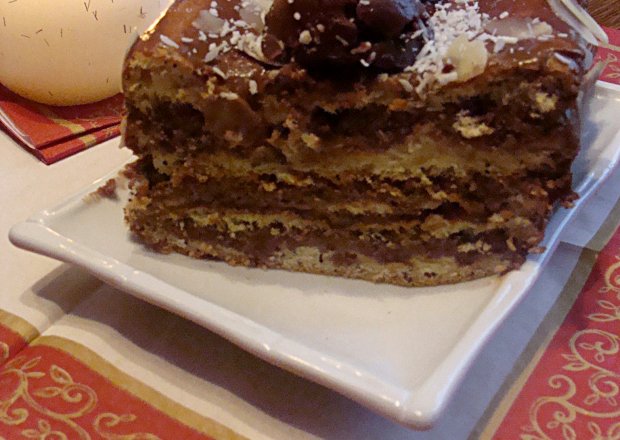 Fotografia przedstawiająca Czekoladowo-migdałowe ciasto