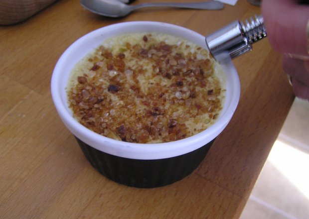 Fotografia przedstawiająca Czekoladowy lub kawowy crème brûlée