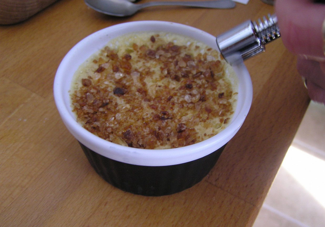 Czekoladowy lub kawowy crème brûlée foto