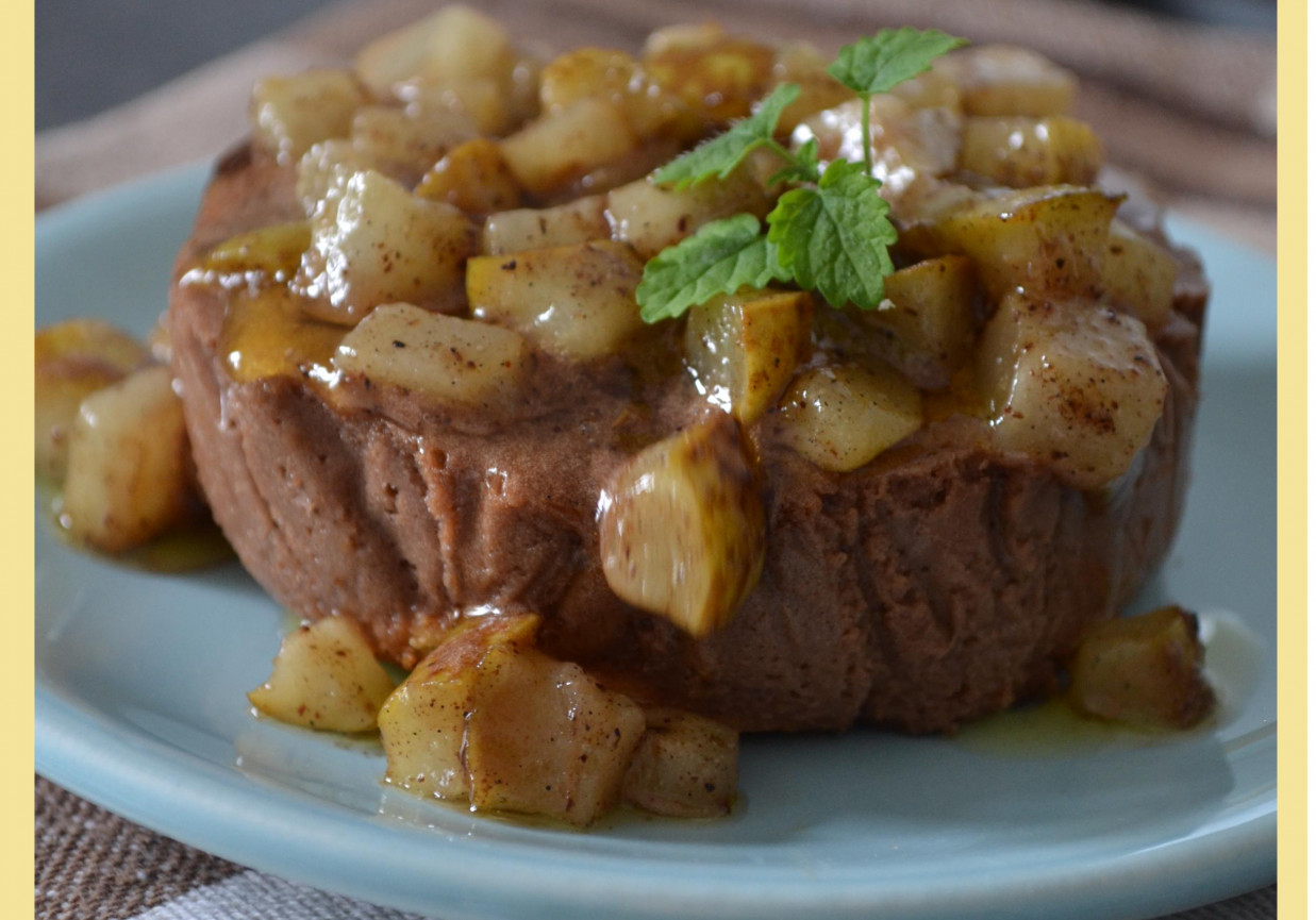 czekoladowy mus z cynamonową gruszką foto