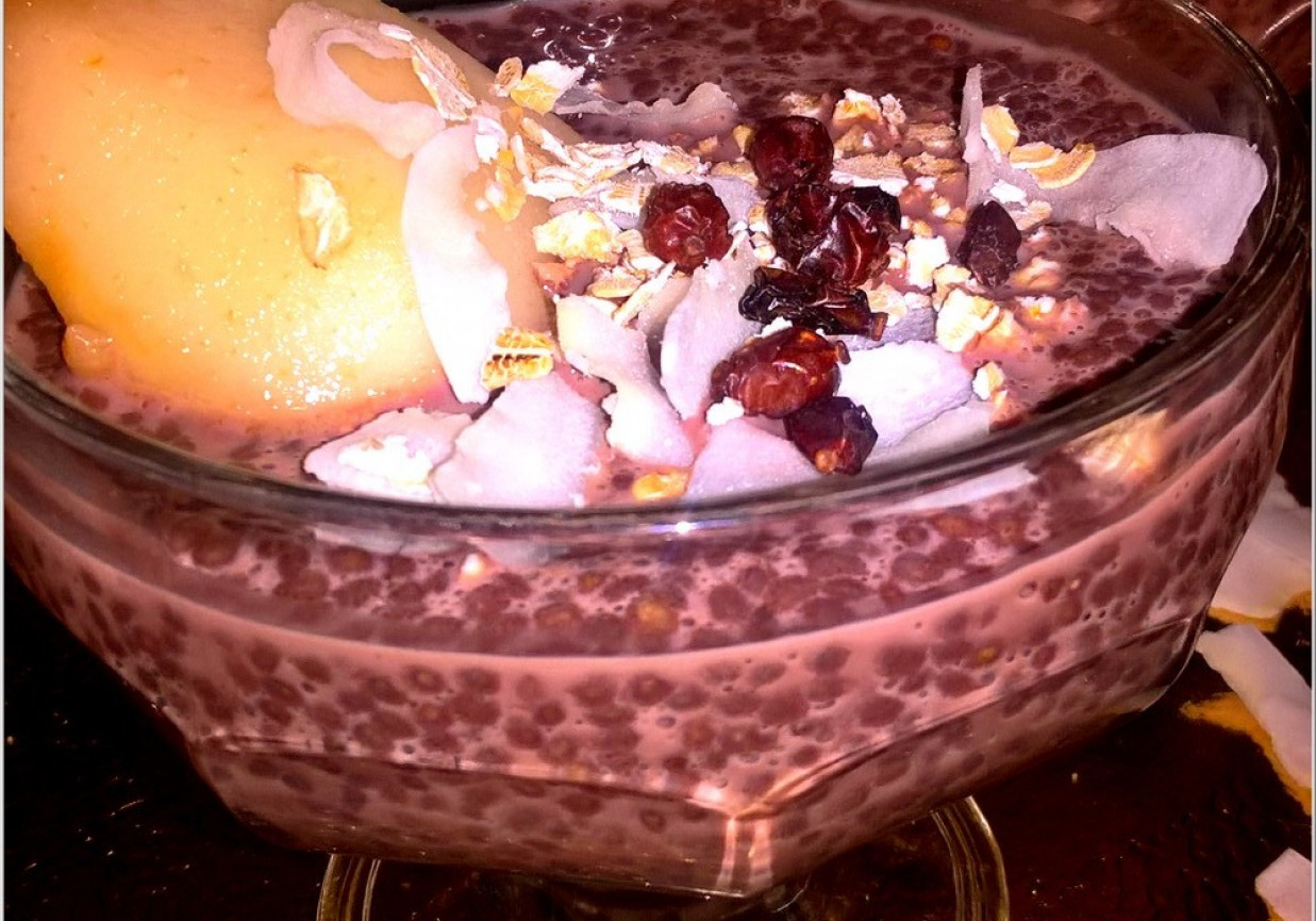 Czekoladowy pudding chia z gruszką foto