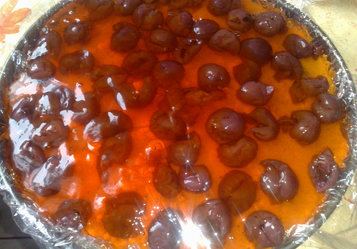 czekoladowy sernik na zimno z wiśniami foto