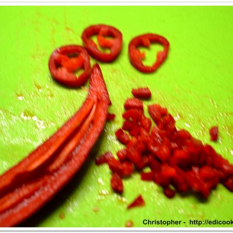 Krok 2 - Czekoladowy sos chilli do deserów. foto