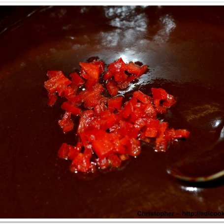 Krok 5 - Czekoladowy sos chilli do deserów. foto