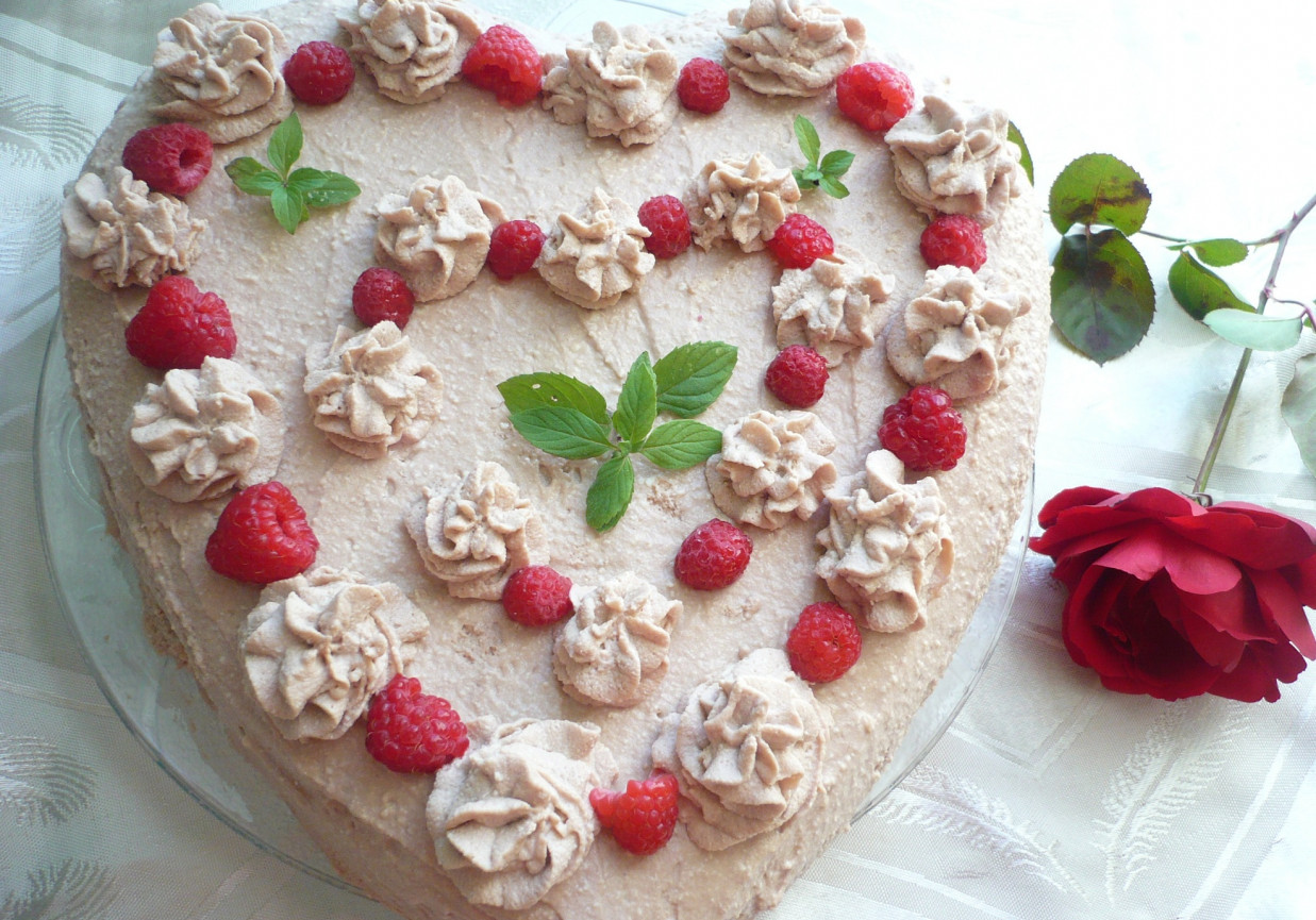 Czekoladowy tort dla zakochanych foto