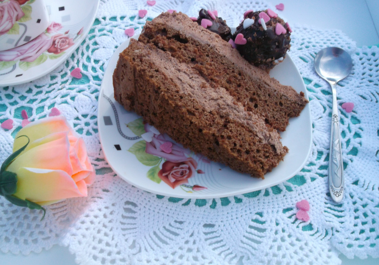 Czekoladowy tort urodzinowy. foto