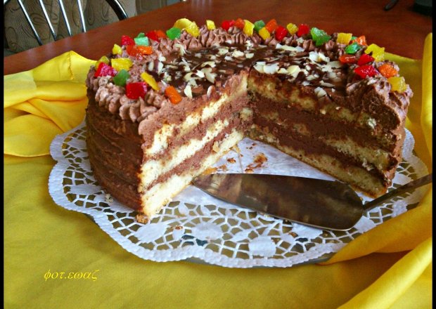 Fotografia przedstawiająca Czekoladowy tort z miętową nutą
