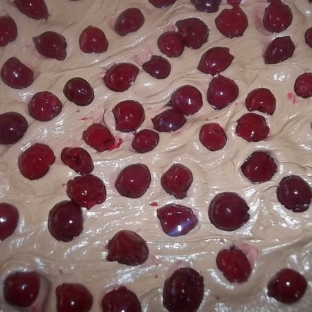 Krok 4 - Czekoladowy tort z wiśniami foto