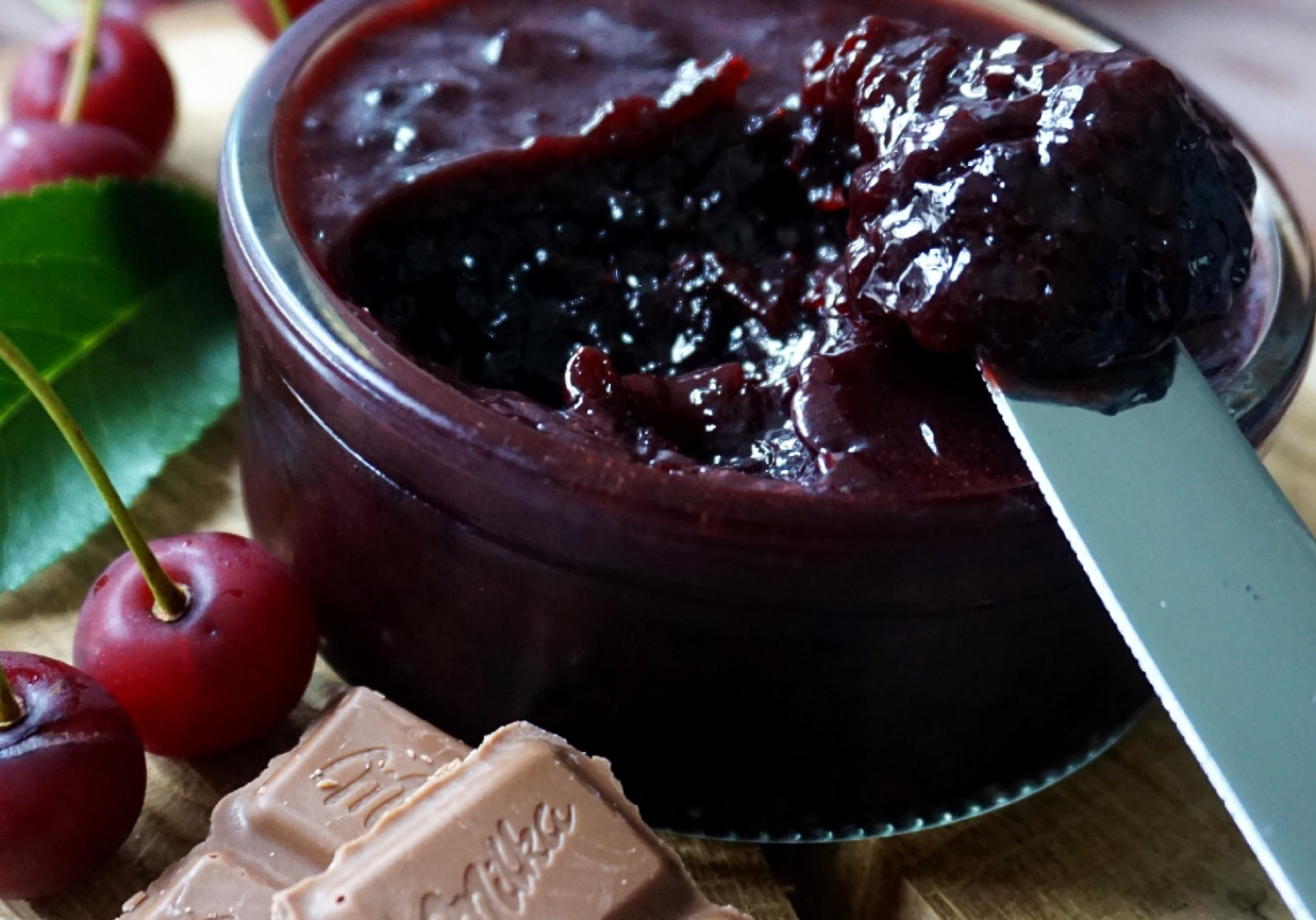 Czekowiśnia – konfitura z wiśni z czekoladą foto