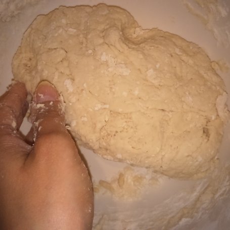 Krok 2 - Czereśnie na cieście drożdżowym w formie babeczek foto