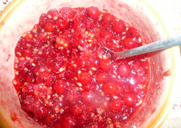 Fotografia przedstawiająca Czerwona porzeczka z cukrem