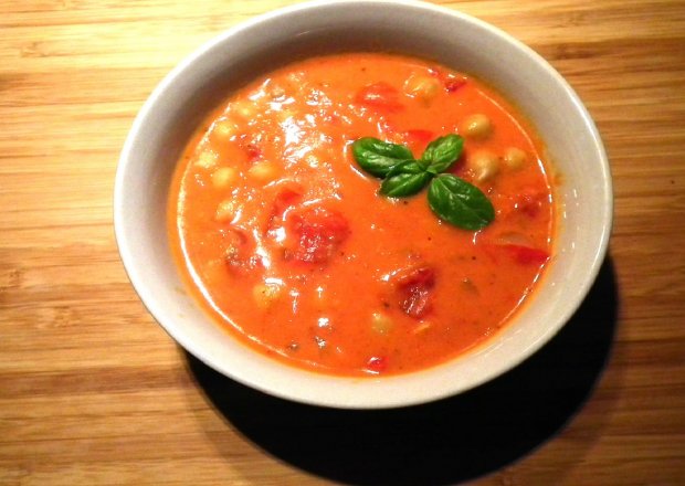 Fotografia przedstawiająca Czerwone curry z cieciorką