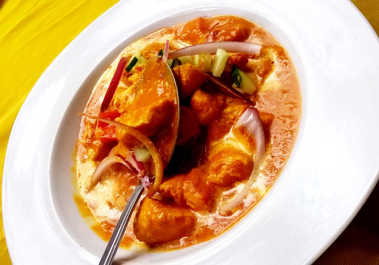 czerwone curry z kurczakiem  foto