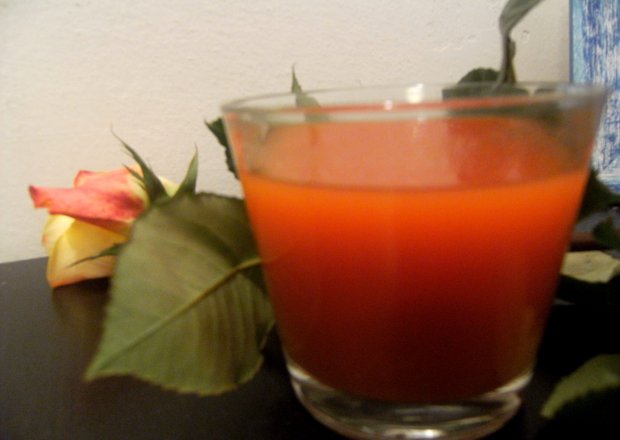 Fotografia przedstawiająca Czerwone oko- napoj akoholowy
