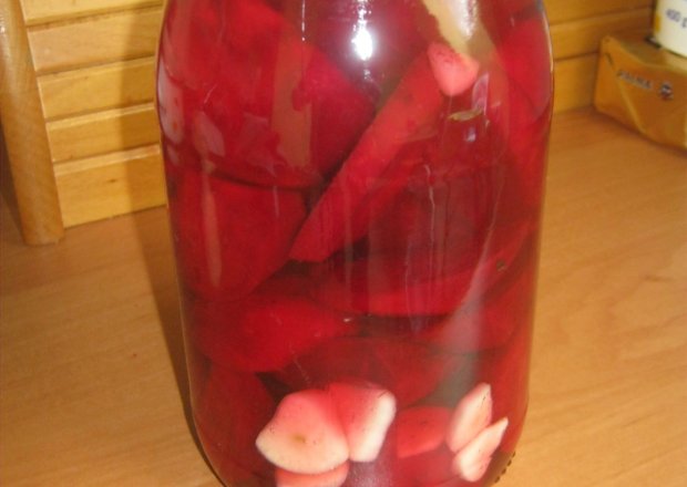 Fotografia przedstawiająca Czerwony barszcz kiszony