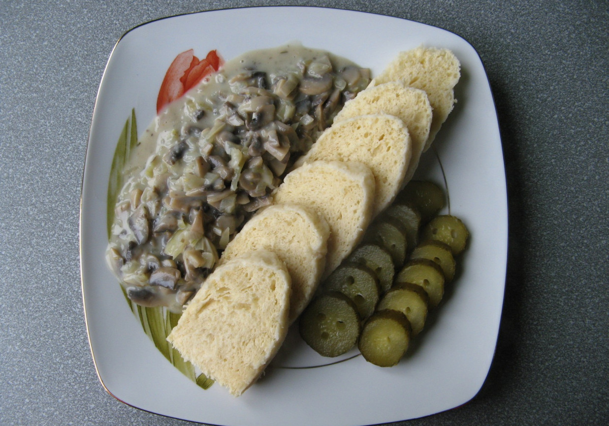 Czeski knedel w wersji wegetariańskiej foto