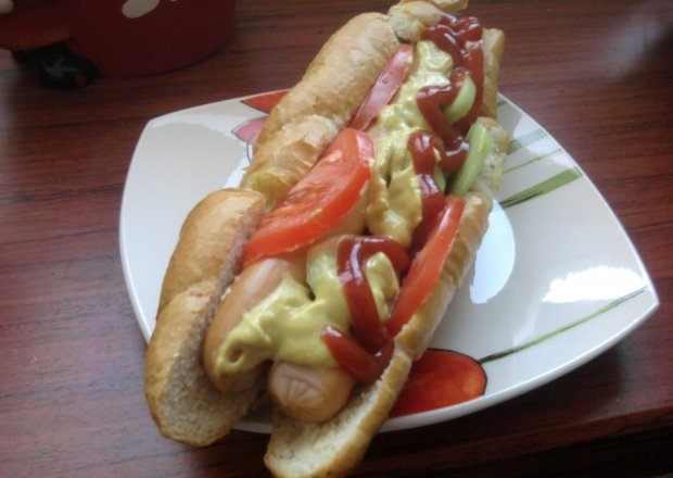 Fotografia przedstawiająca Czosnkowe hot dogi