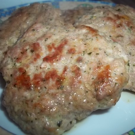 Krok 4 - Czosnkowe kotleciki do hamburgerów foto