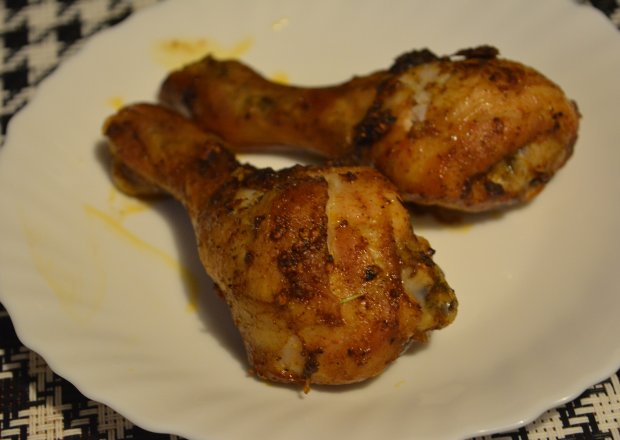 Fotografia przedstawiająca Czosnkowe pałki z kurczaka