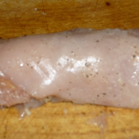 Krok 3 - Czosnkowe zawijaski drobiowe z salami foto