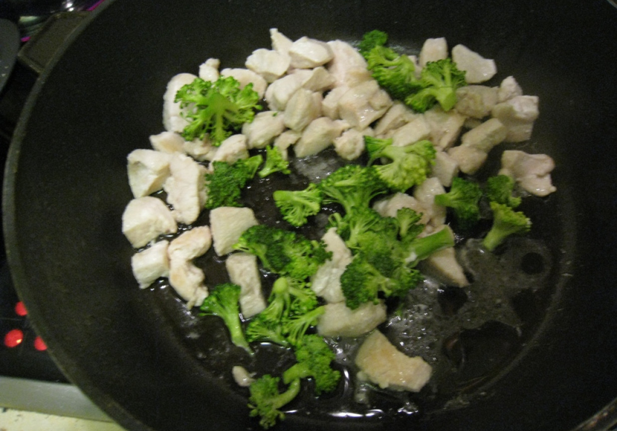 Czosnkowy brokuł z mięsem foto