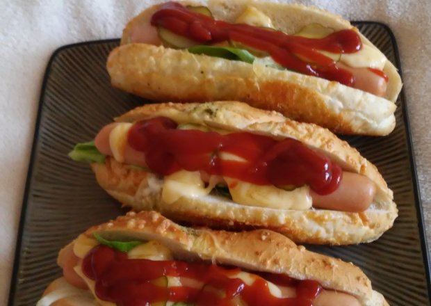 Fotografia przedstawiająca Czosnkowy hot dog