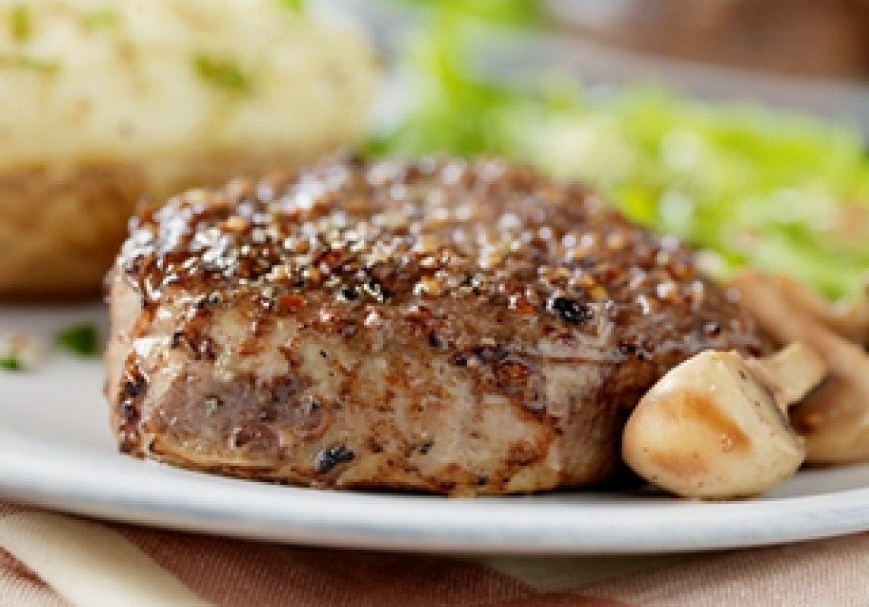 Czym obracać mięso na patelni lub grillu?