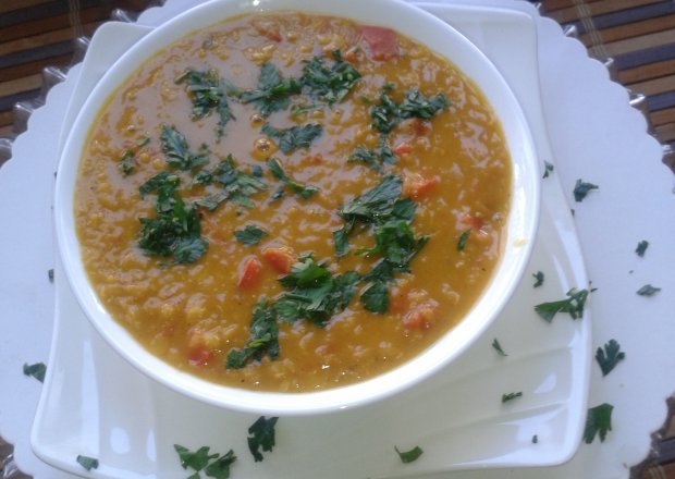 Fotografia przedstawiająca Dahl - indyjska zupa z soczewicy