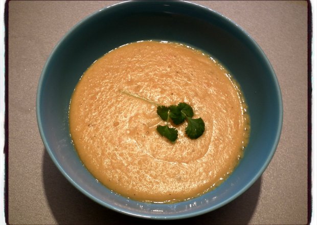 Fotografia przedstawiająca Dahl - Indyjska zupa z soczewicy