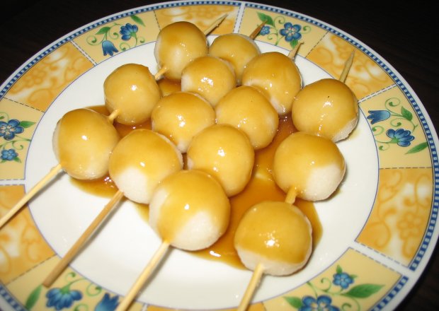 Fotografia przedstawiająca Dango - kulki ryżowe