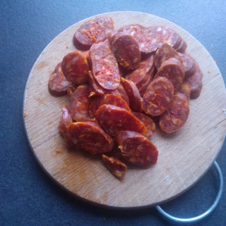 Krok 2 - Danie jednogarnkowe z kiełbasą chorizo foto