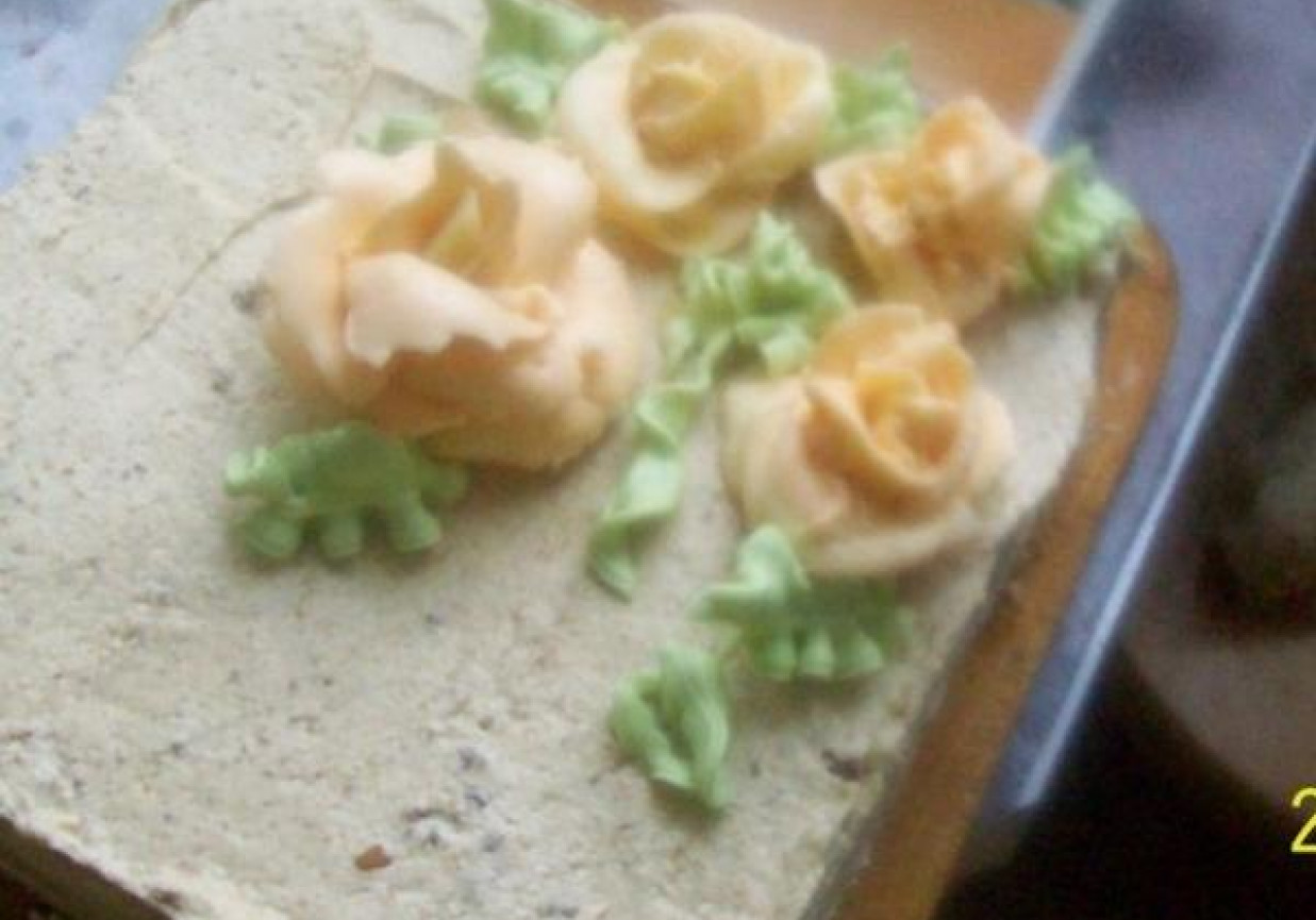 Dekoracja z kremowych róż - przepis podstawowy foto