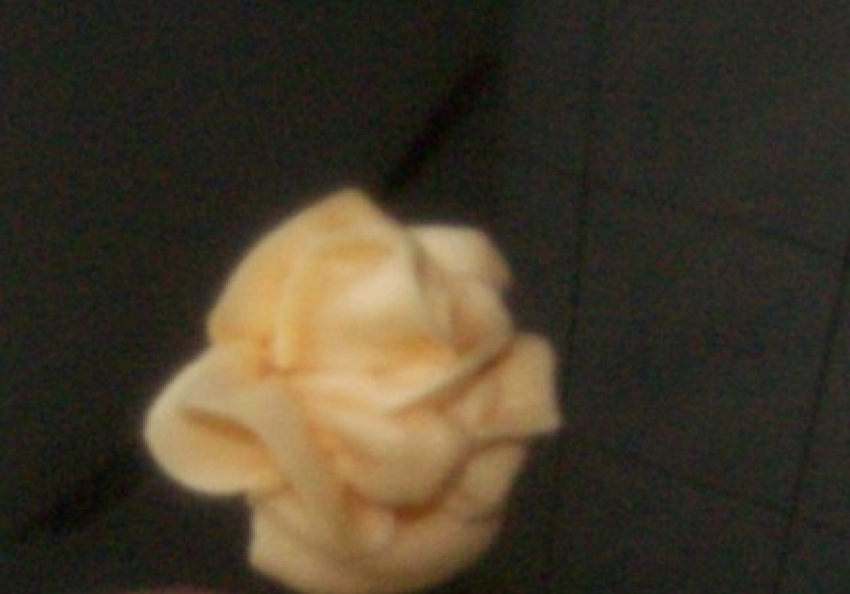 Dekoracja z kremowych róż - przepis podstawowy foto