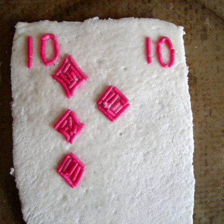 Krok 5 - Dekoracja z masy cukrowej z pianek Marshmallows foto