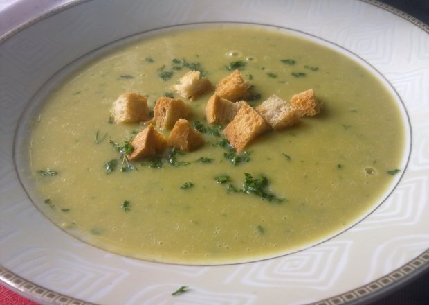 Fotografia przedstawiająca Delikatatna zupa-krem z fasolki szparagowej
