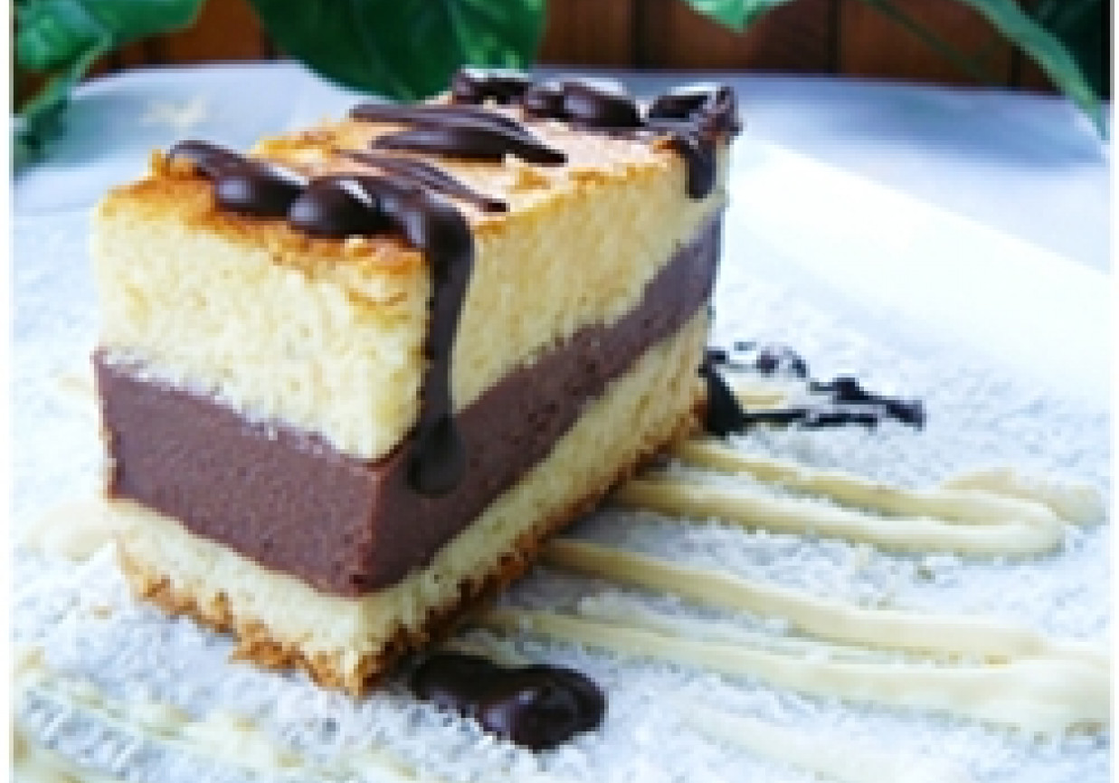 " Delikatne ciasto waniliowe z budyniem czekoladowym " foto