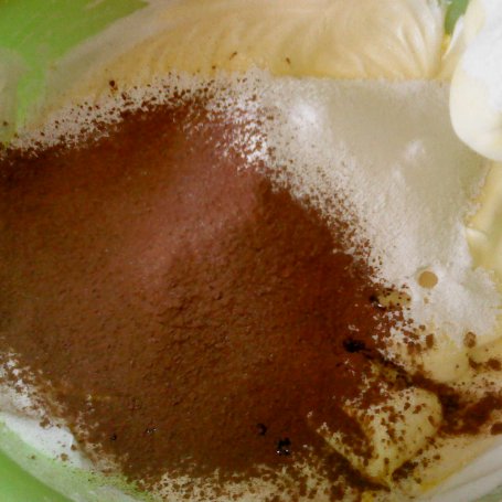 Krok 3 - Delikatne ciasto z musem truskawkowym i kremem śmietankowym foto