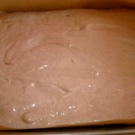 Krok 4 - Delikatne ciasto z musem truskawkowym i kremem śmietankowym foto