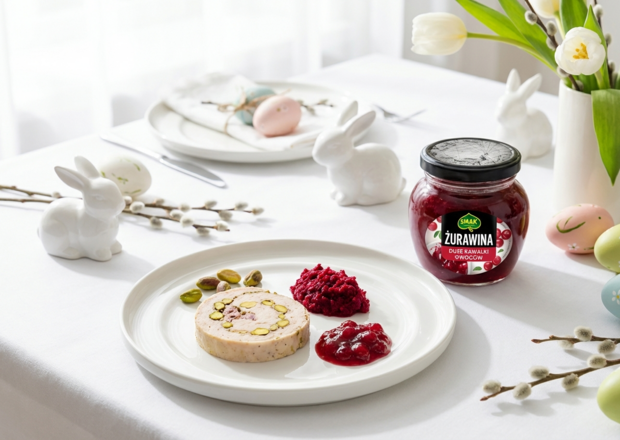 Fotografia przedstawiająca Delikatny pasztet z kurczaka i pistacji podany z ćwikłą i sosem żurawinowo-chrzanowym Tomka Jakub...