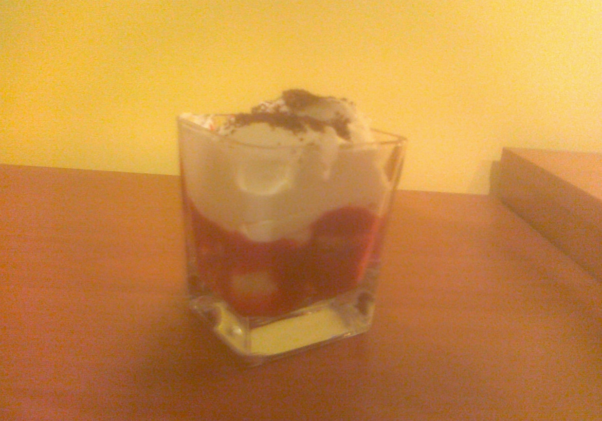 Deser bananowo-truskawkowy foto