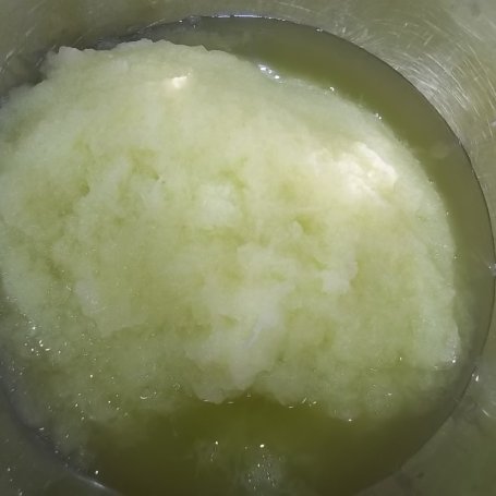 Krok 1 - Deser cukiniowy z poziomkami foto