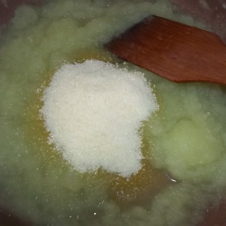 Krok 2 - Deser cukiniowy z poziomkami foto