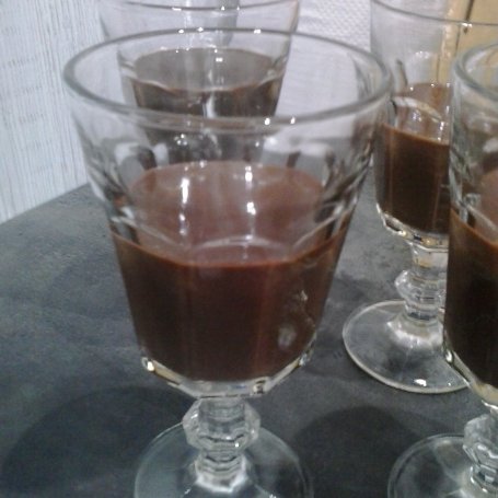 Krok 5 - Deser czekoladowy z dodatkiem rumu i pistacji foto