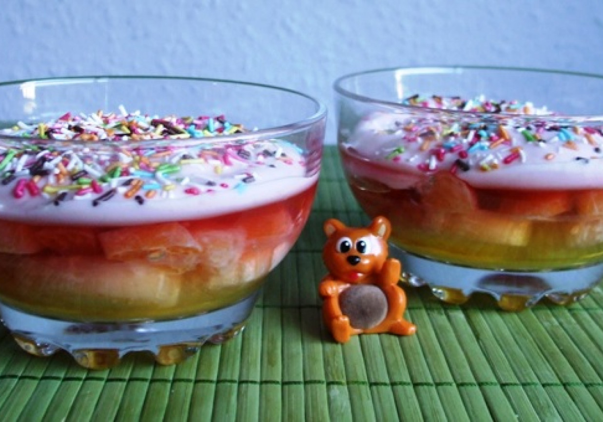 Deser galaretkowo-owocowy z jogurtem foto