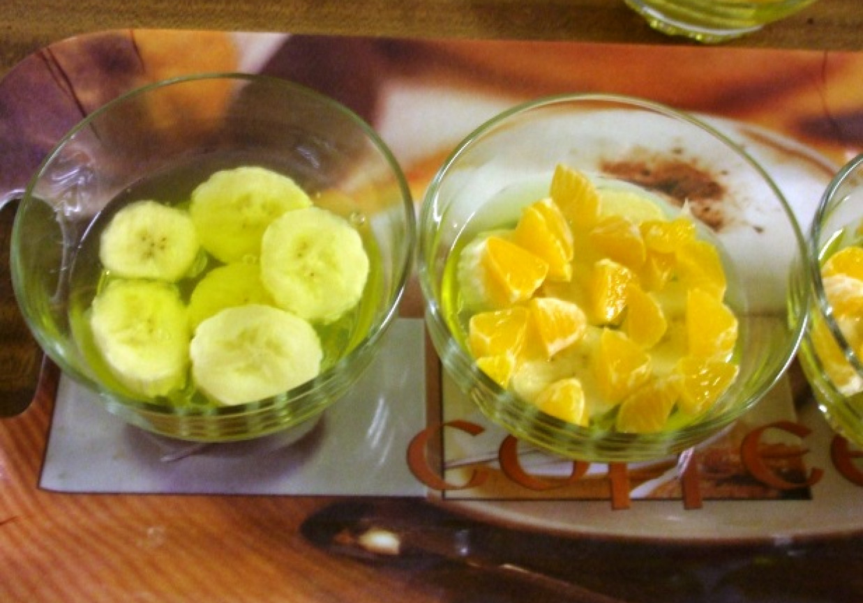Deser galaretkowo-owocowy z jogurtem foto