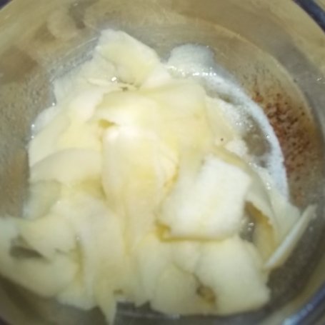 Krok 11 - Deser jabłkowy z sosem balsamicznym, bitą śmietaną i mascarpone foto